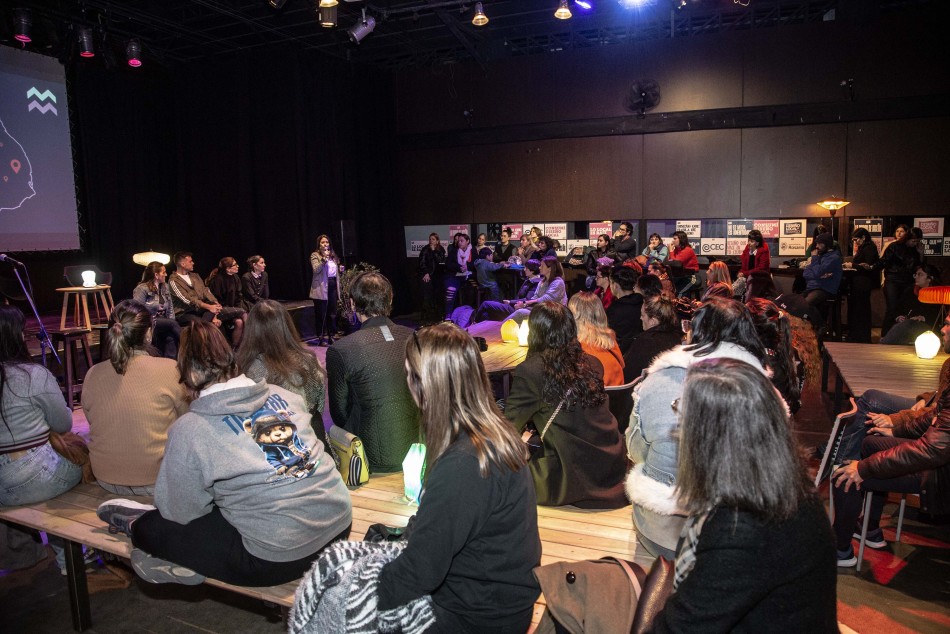 599609 | Escuela de Diseño y Producción Textil - Sec. de Cultura y Educación (Guillermo Turin Bootello)