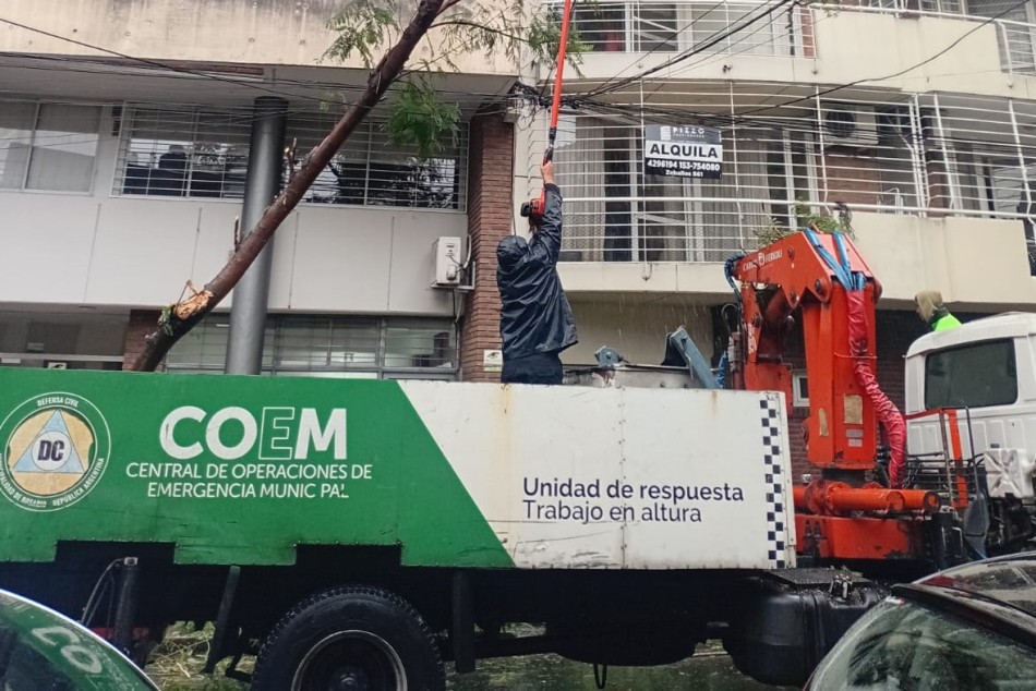 601862 | Cuadrillas municipales y equipos de emergencia trabajan atendiendo reclamos - Protección Civil (Germán Carbajales)