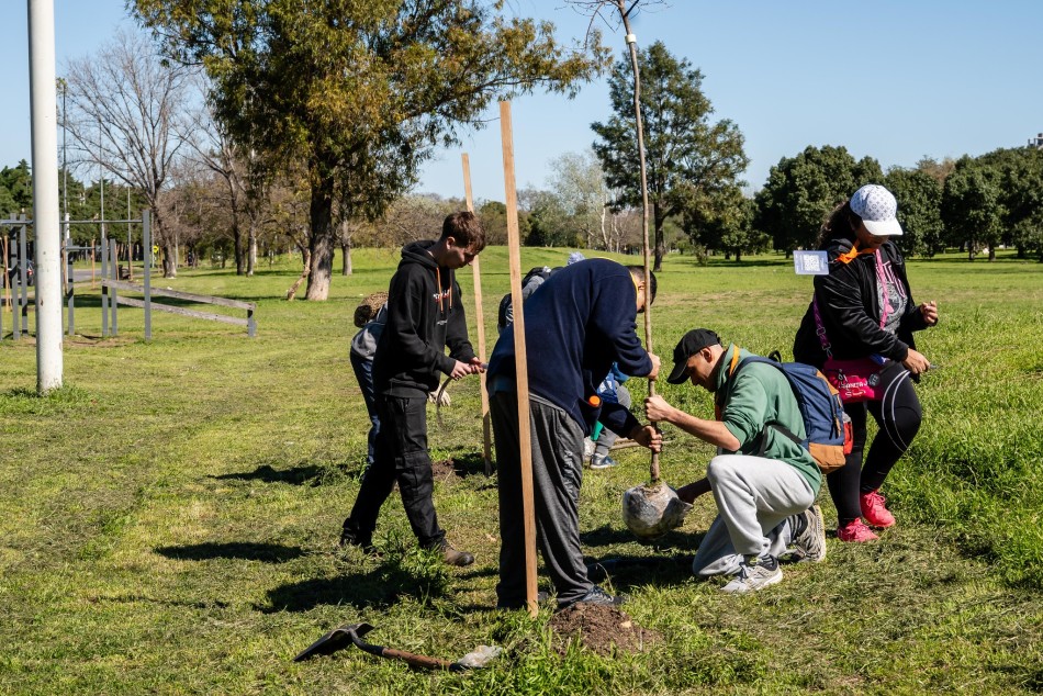 607664 | El municipio plantó 100 árboles junto a voluntarias y voluntarios  - Secretaría de Ambiente y Espacio Público (Juan Pablo Allegue)