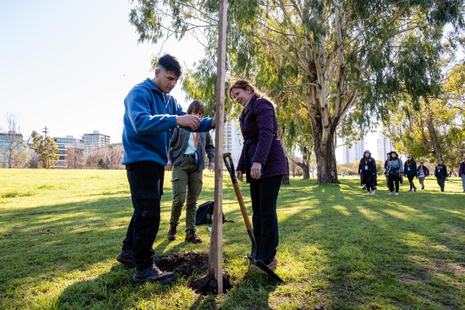 607668 | El municipio plantó 100 árboles junto a voluntarias y voluntarios  - Secretaría de Ambiente y Espacio Público (Juan Pablo Allegue)
